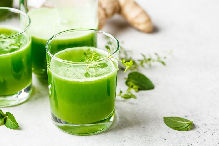 10 Reasons Why We Should Drink Green Juice Daily!